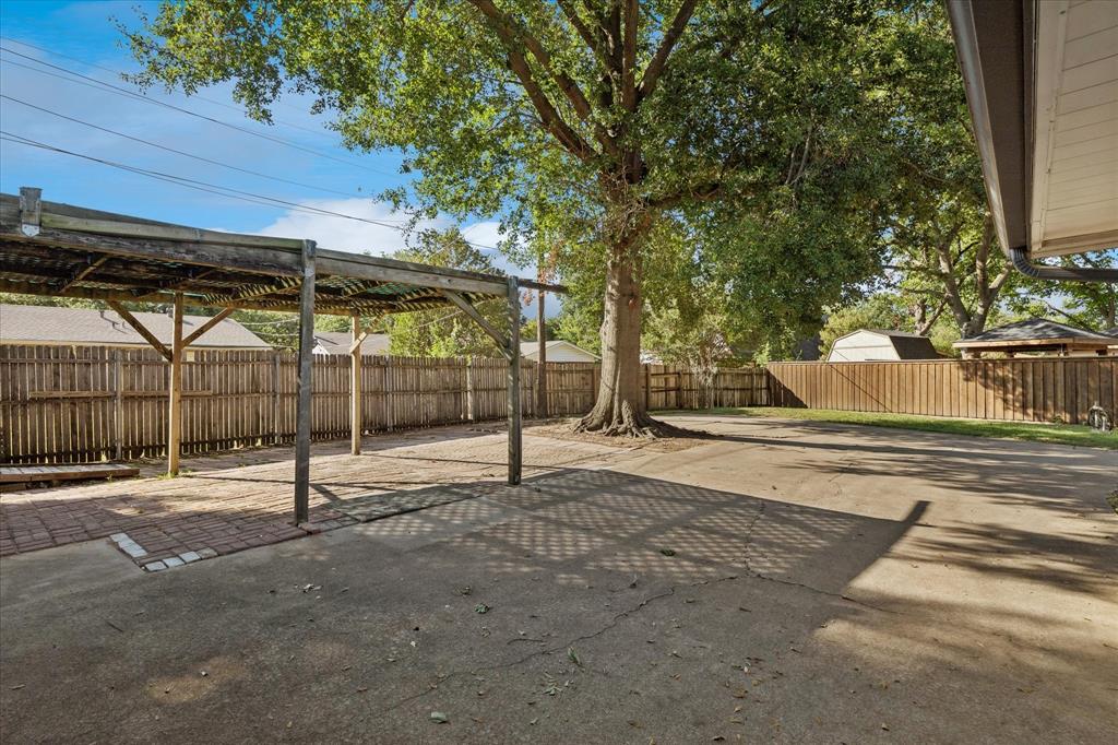 512 Brown Trail Court Property Photo 38