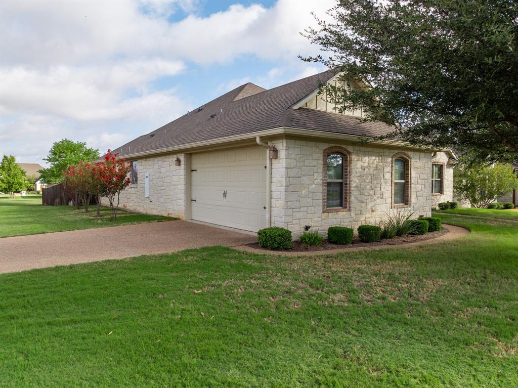 557 Perry Lane Property Photo 3