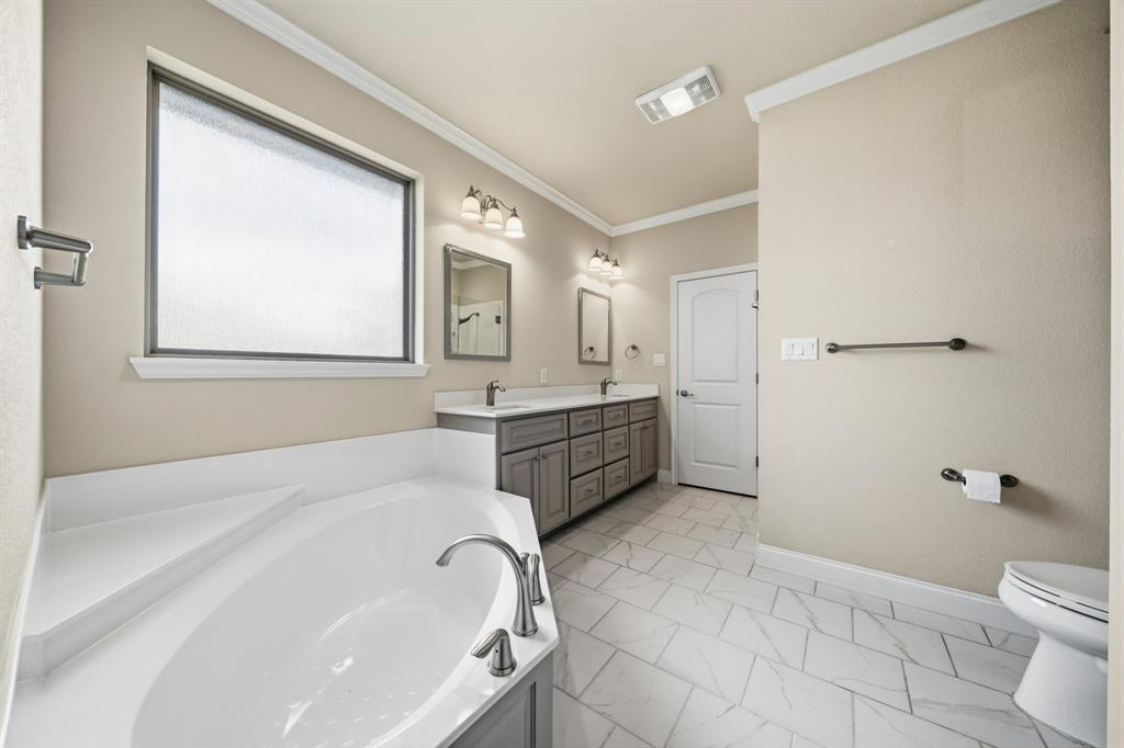 557 Perry Lane Property Photo 15