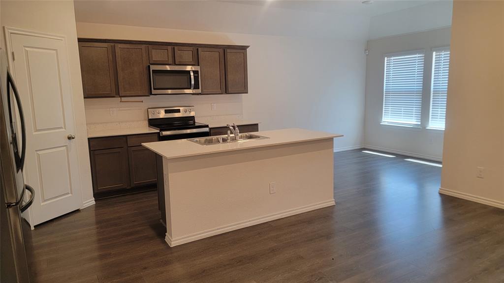 808 Twin Edge Drive Property Photo 5