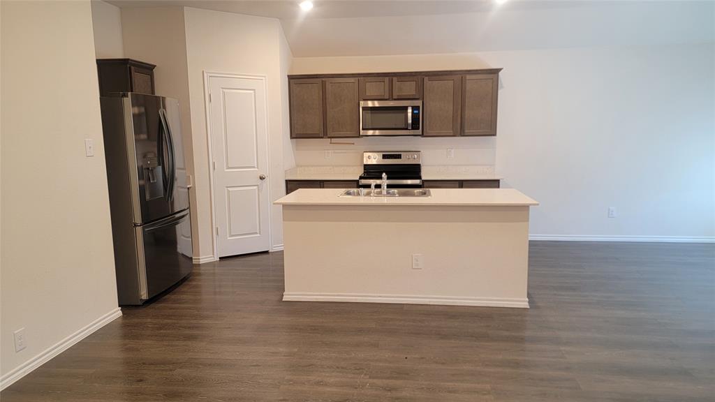 808 Twin Edge Drive Property Photo 6