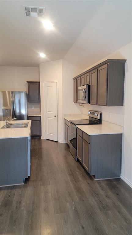 808 Twin Edge Drive Property Photo 8