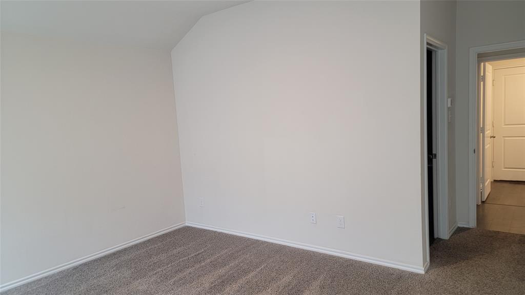 808 Twin Edge Drive Property Photo 11