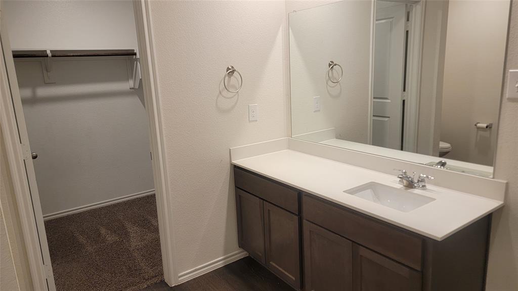 808 Twin Edge Drive Property Photo 15