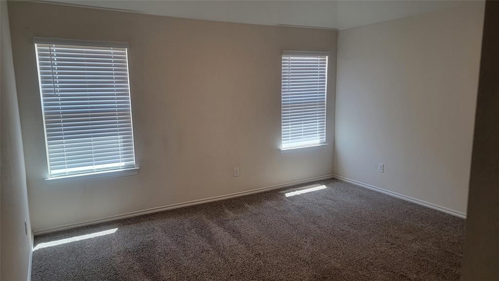808 Twin Edge Drive Property Photo 17