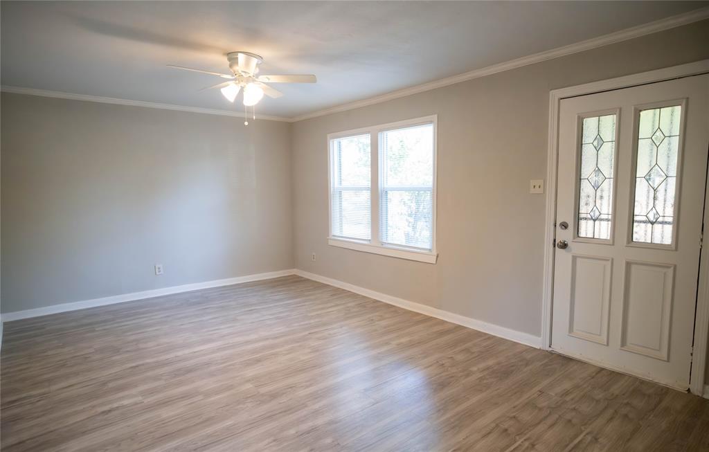 2720 Hanger Avenue Property Photo 5