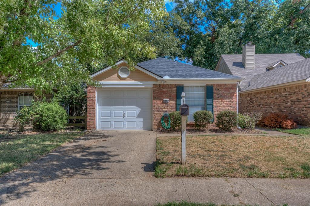1331 Pecan Square Property Photo 1