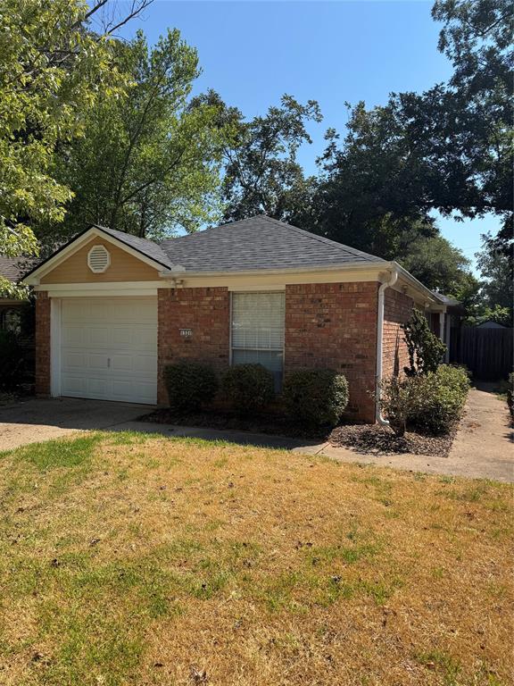 1331 Pecan Square Property Photo 2