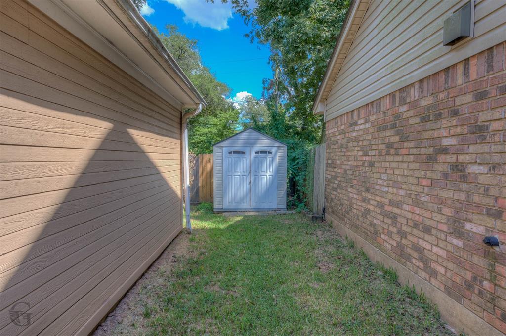 1331 Pecan Square Property Photo 6