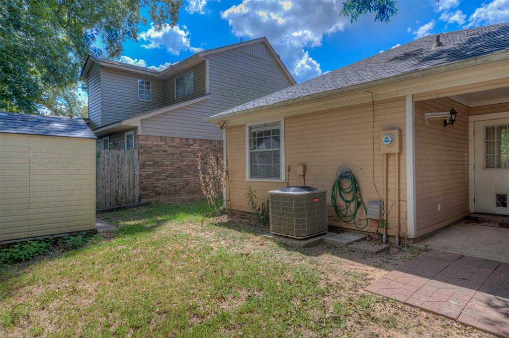 1331 Pecan Square Property Photo 8