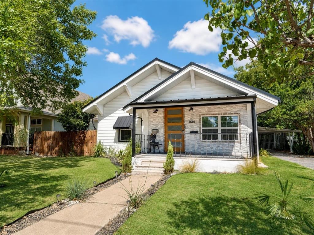1601 S Travis Street Property Photo 1