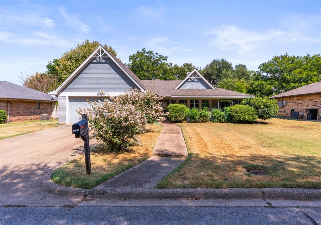 2125 Mayfield Circle Property Photo 1