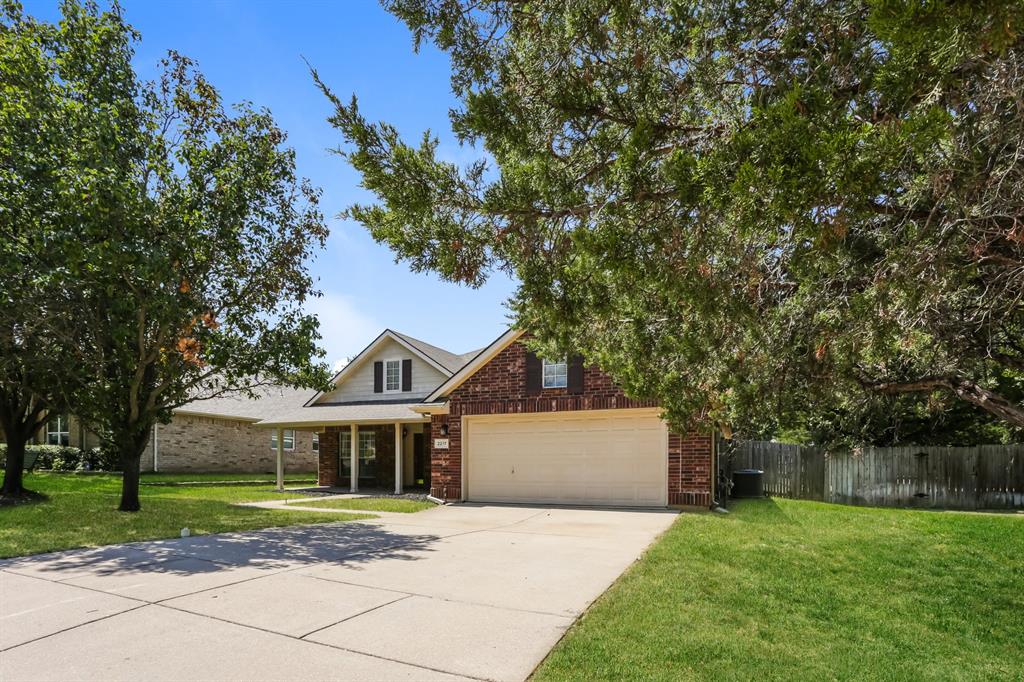 2217 Forest Park Circle Property Photo 3
