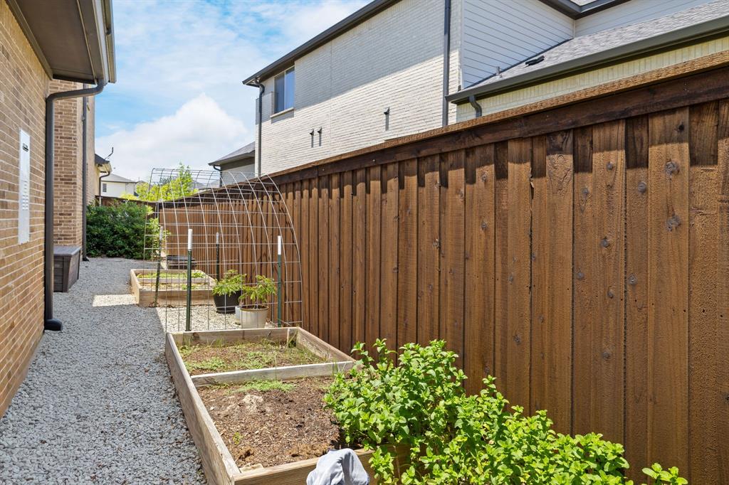 5118 Statesman Lane Property Photo 37