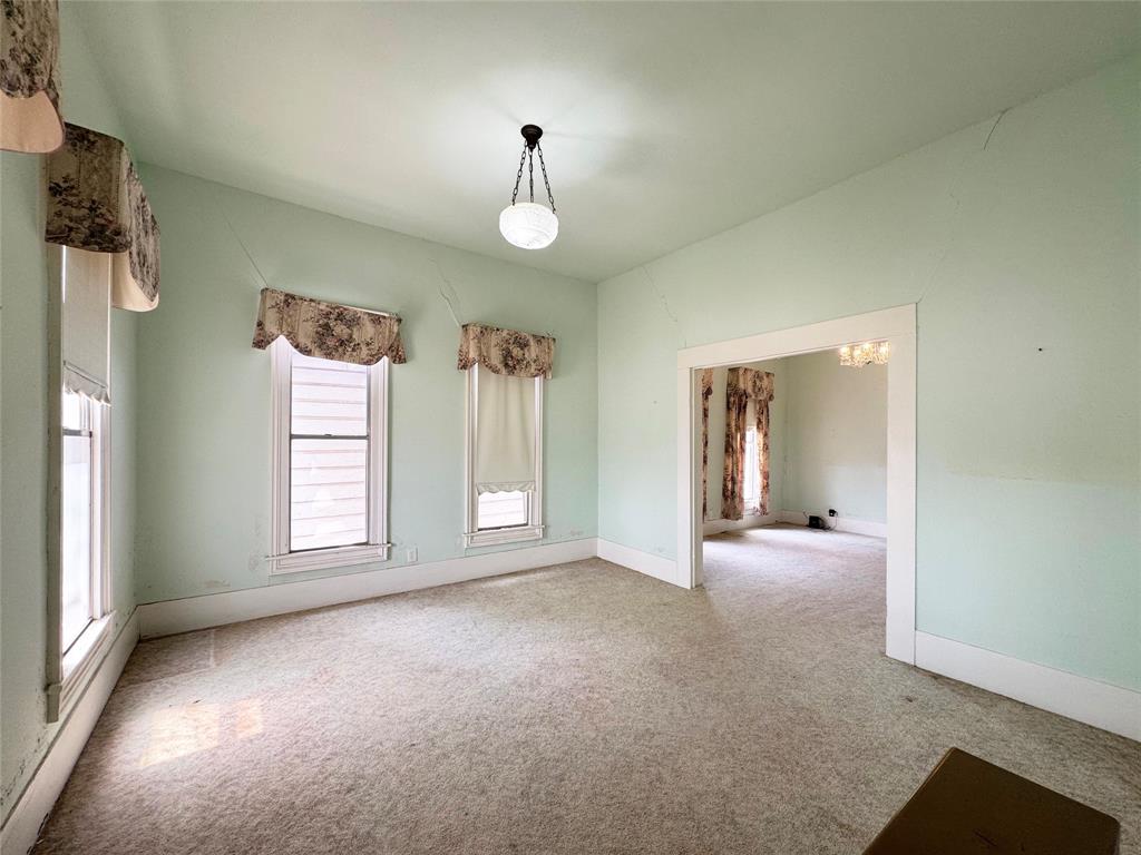 702 Avenue B Property Photo 11