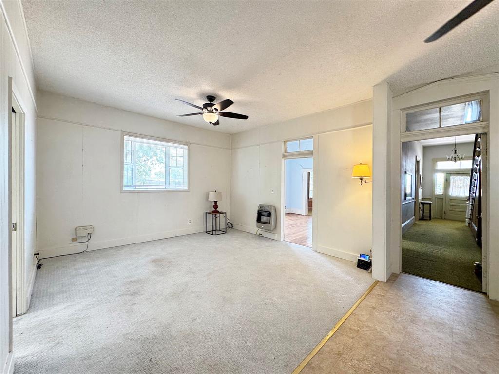 702 Avenue B Property Photo 16