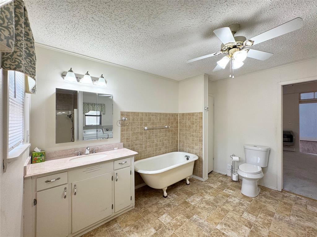 702 Avenue B Property Photo 19
