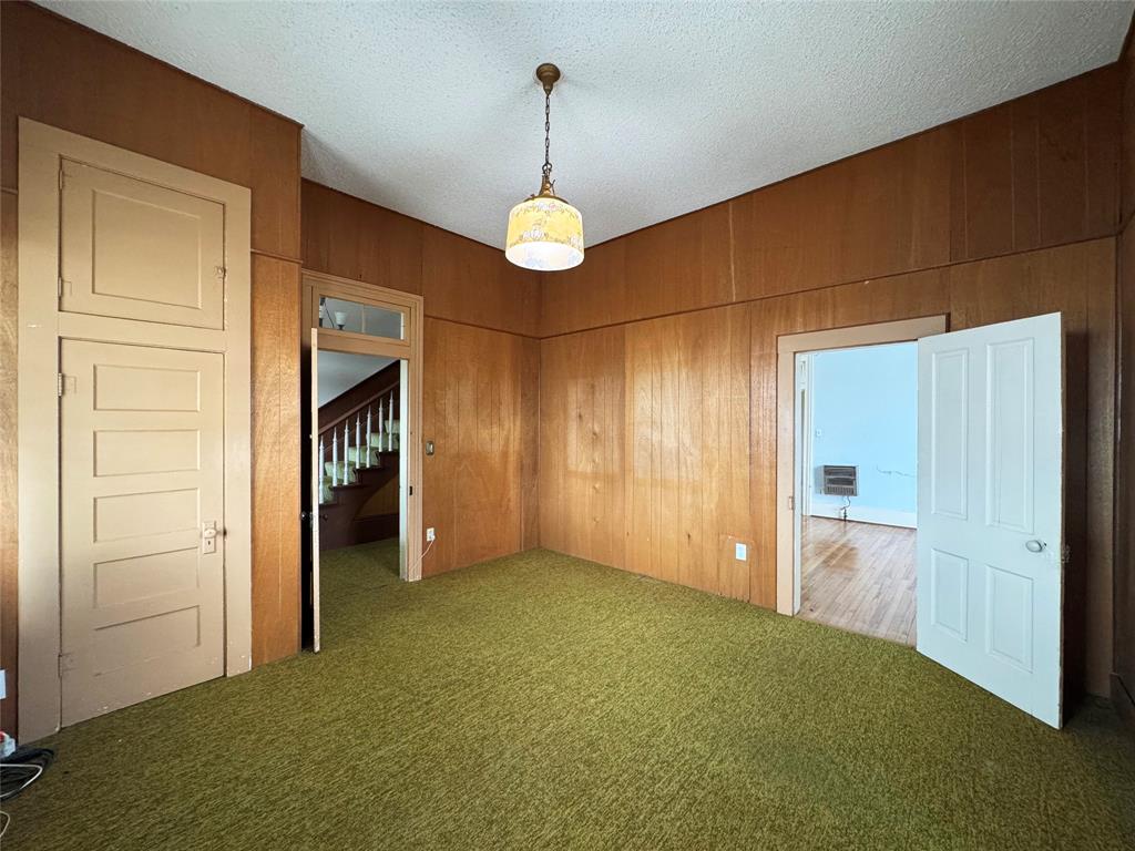 702 Avenue B Property Photo 24
