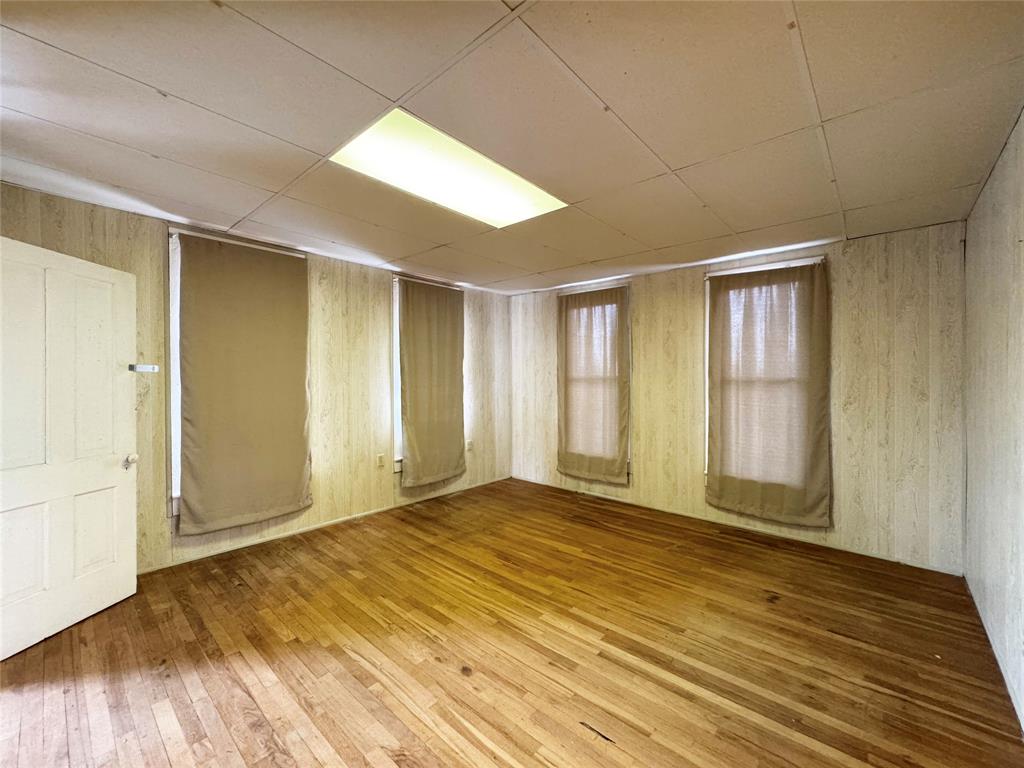 702 Avenue B Property Photo 30