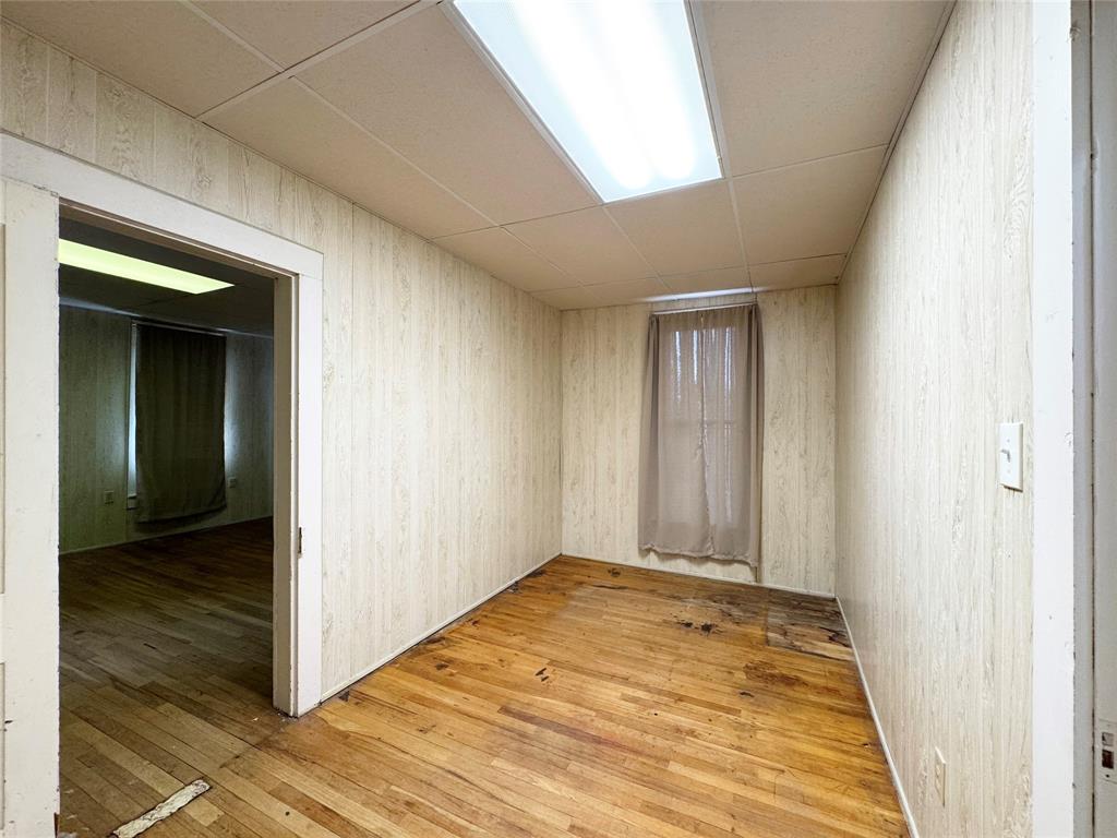 702 Avenue B Property Photo 31
