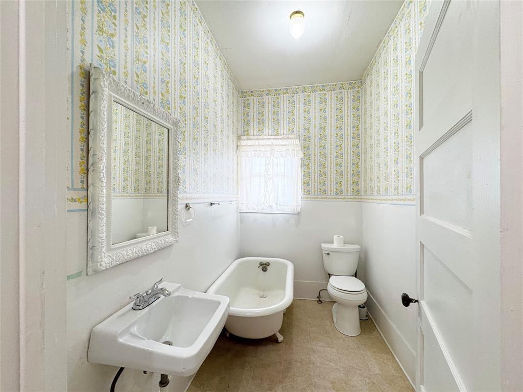 702 Avenue B Property Photo 32