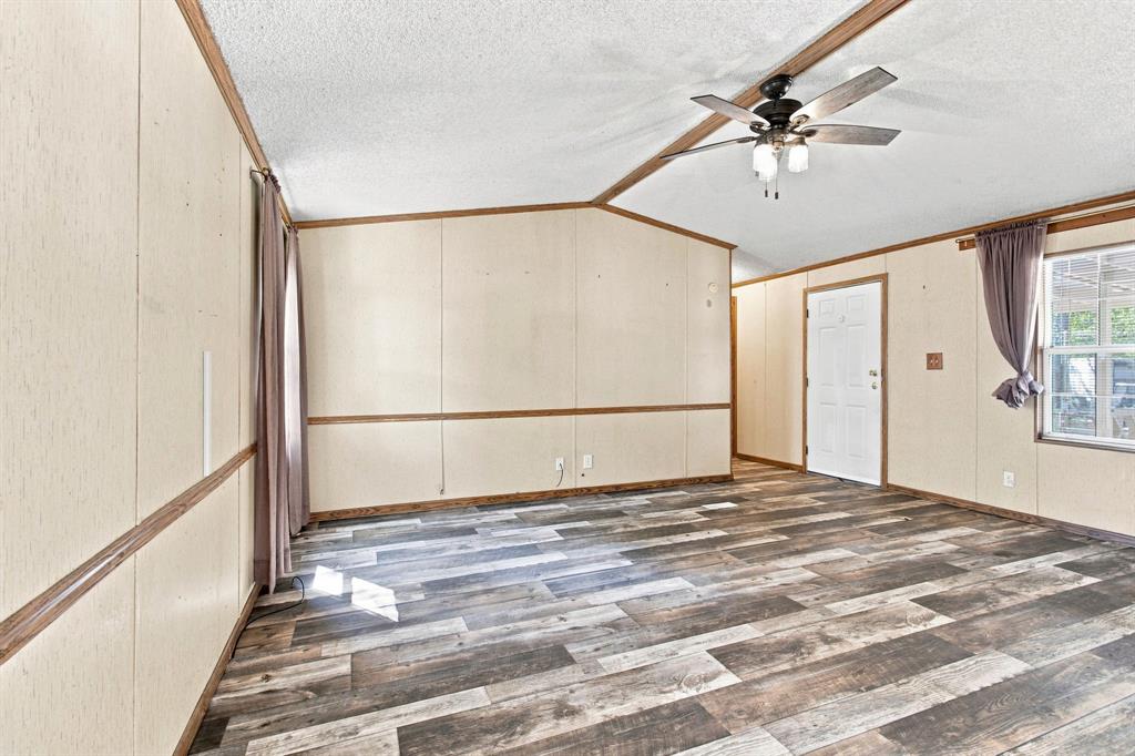 7302 Oak View Property Photo 4