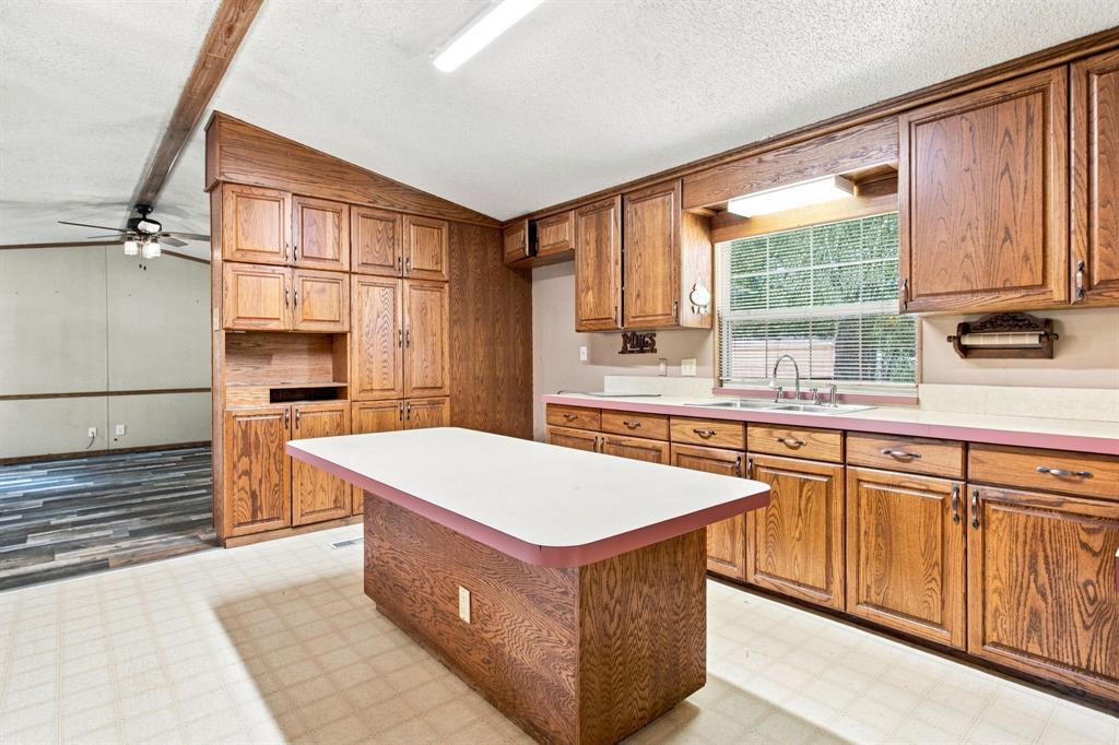 7302 Oak View Property Photo 6