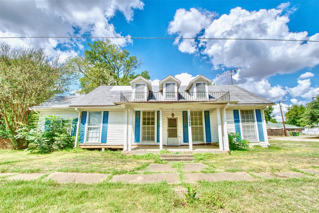 1202 Tyler Property Photo 2
