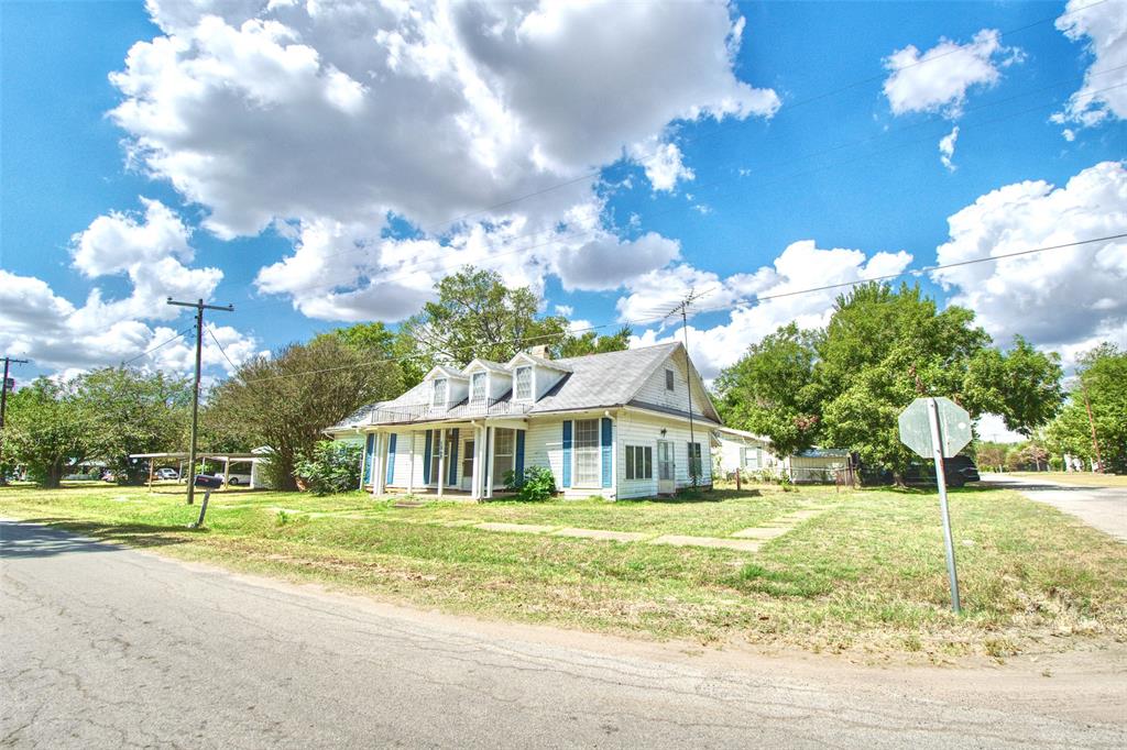 1202 Tyler Property Photo 3