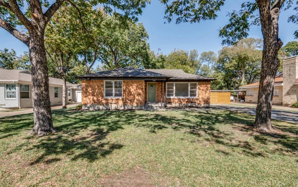 2433 Southwood Drive Property Photo 1