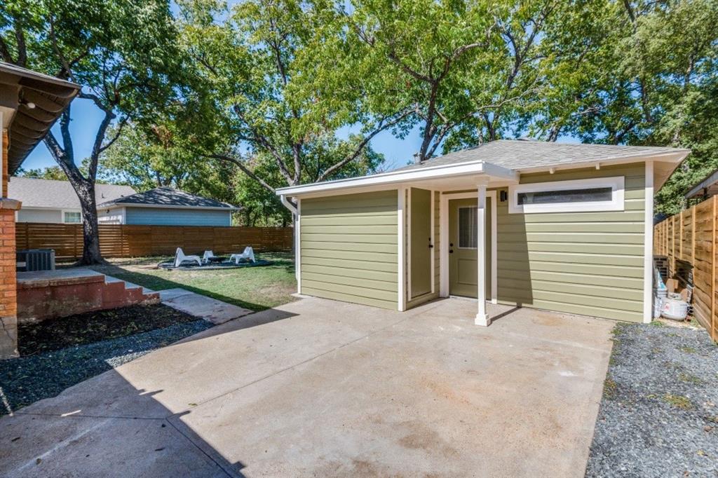 2433 Southwood Drive Property Photo 17