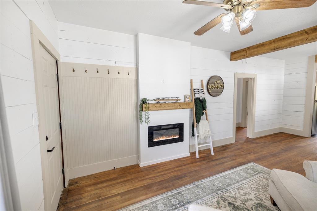 1307 Ave I Property Photo 3
