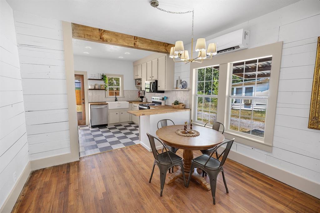 1307 Ave I Property Photo 5