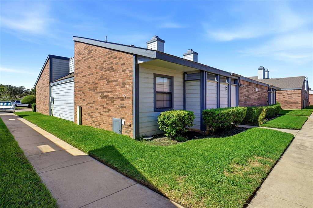 636 Bellaire Drive C Property Photo 1