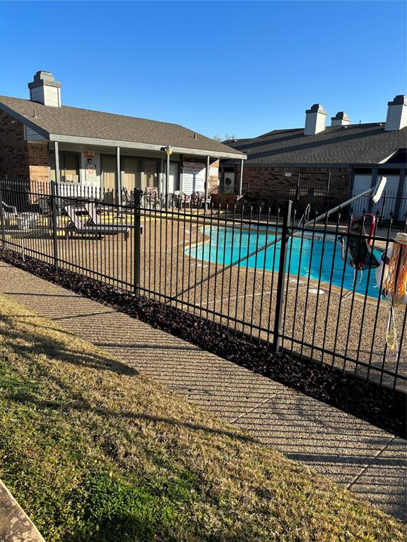 636 Bellaire Drive C Property Photo 2
