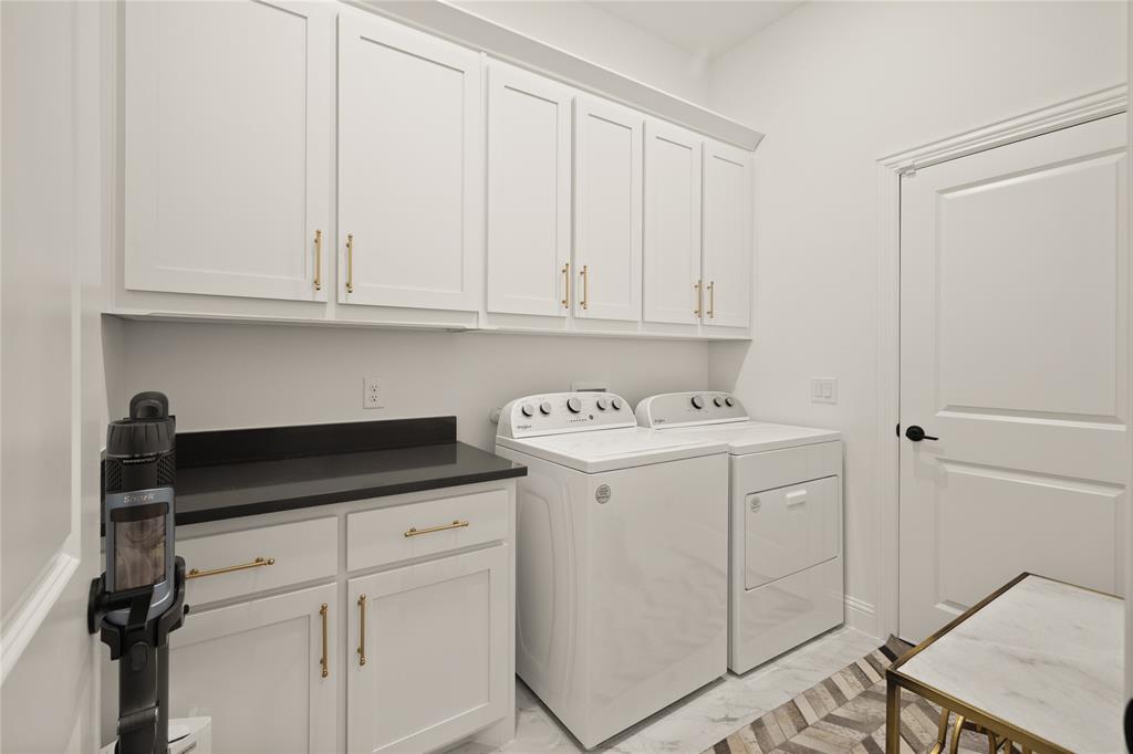 2307 Knapp Trail Property Photo 37