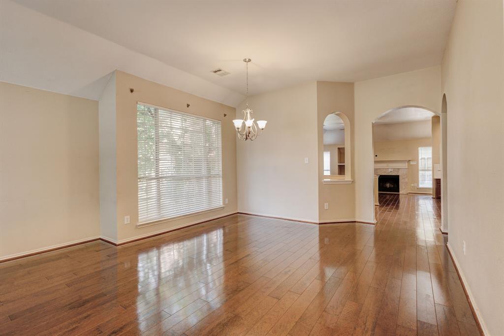 3200 Edgebrook Court Property Photo 3