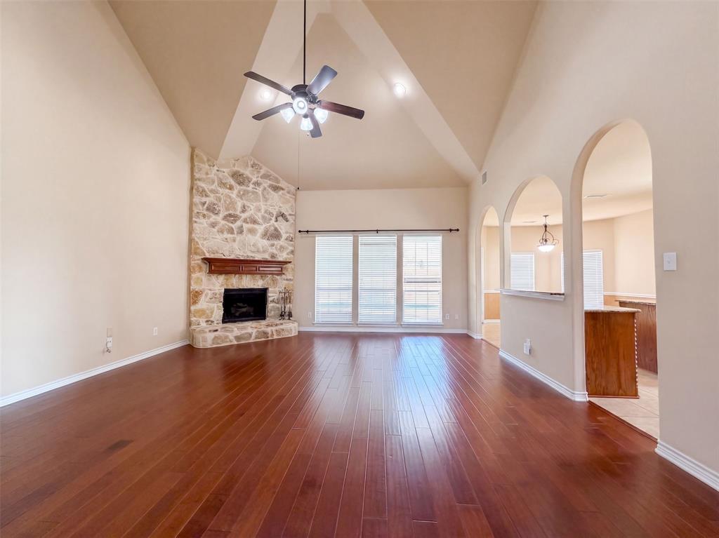 409 Lone Oak Court Property Photo 3