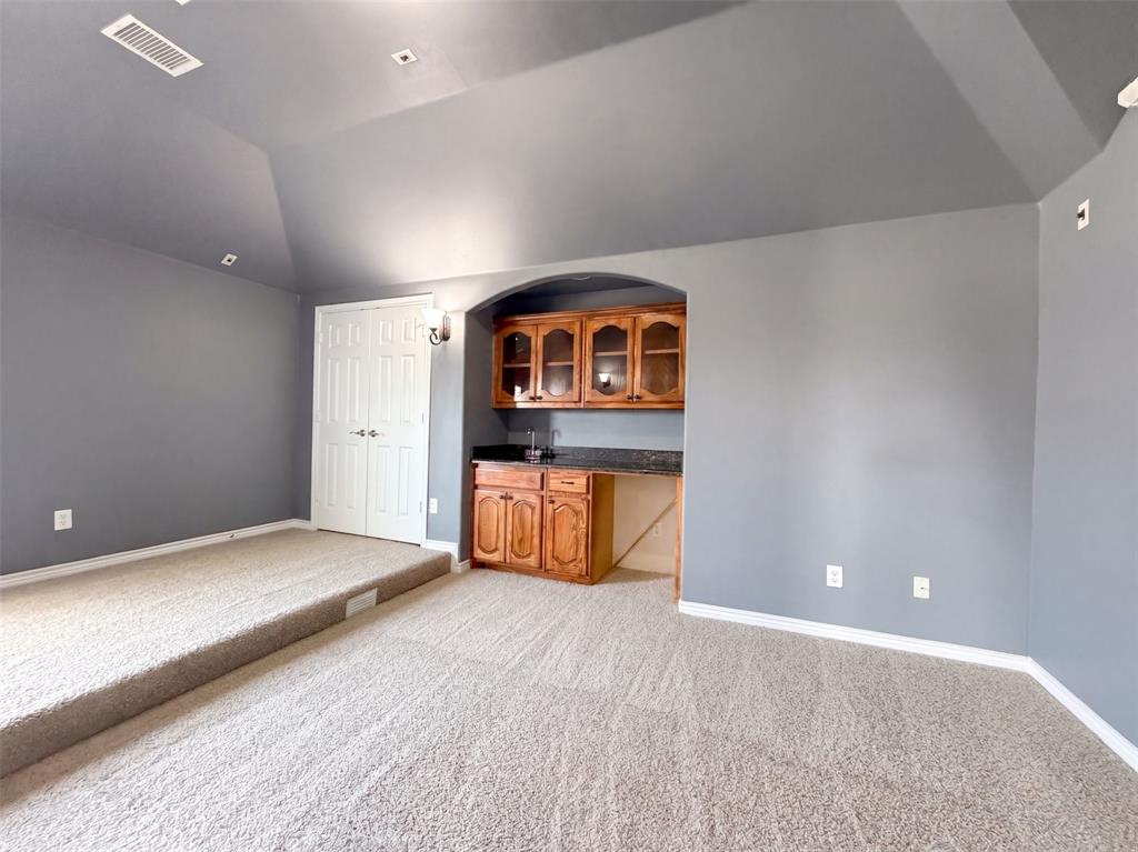 409 Lone Oak Court Property Photo 9
