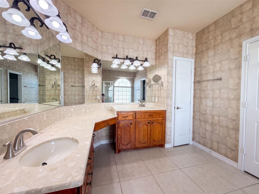 409 Lone Oak Court Property Photo 14