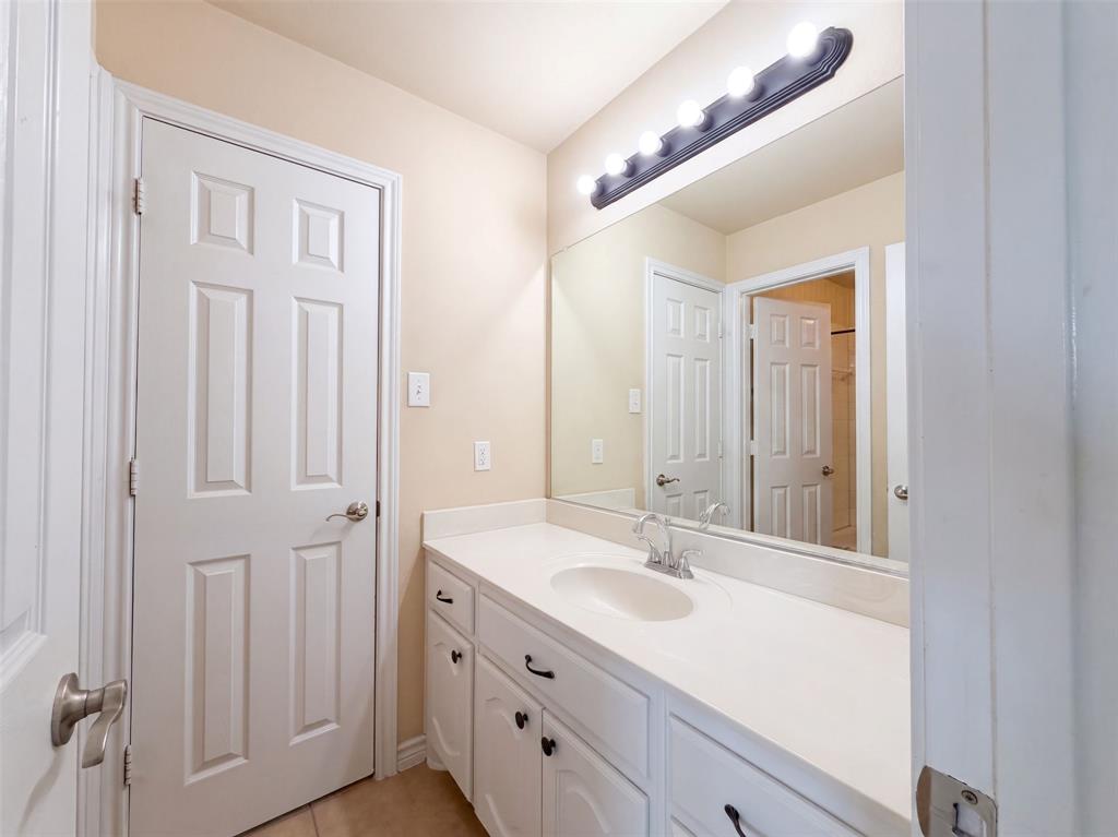 409 Lone Oak Court Property Photo 20