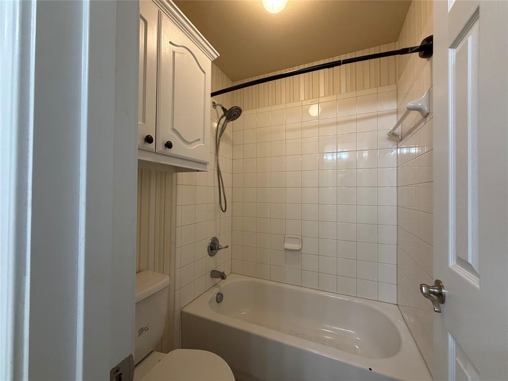 409 Lone Oak Court Property Photo 21