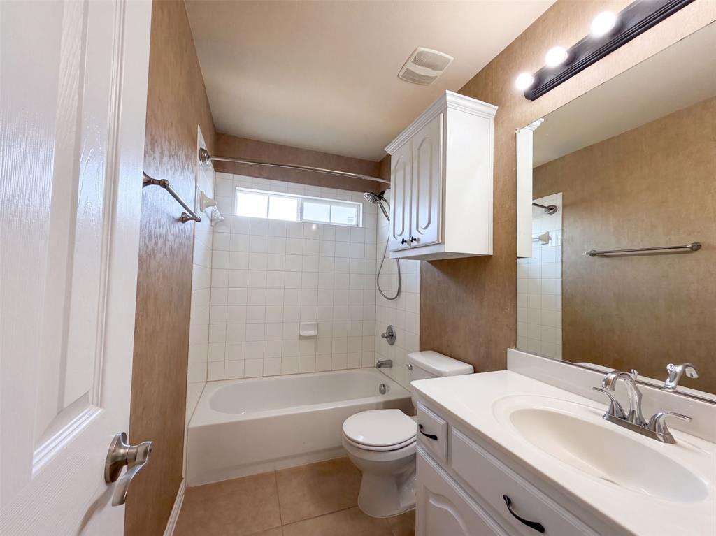 409 Lone Oak Court Property Photo 23