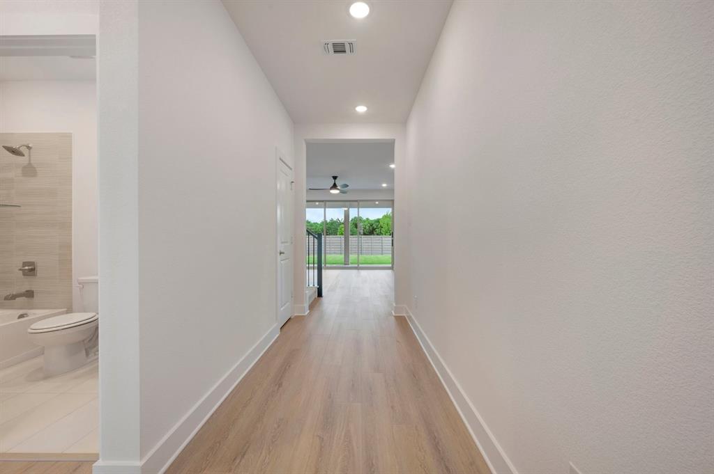 11621 Edgewood Drive Property Photo 8