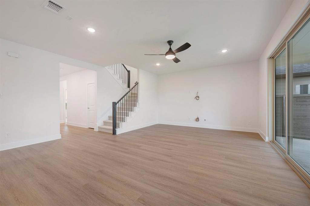 11621 Edgewood Drive Property Photo 10