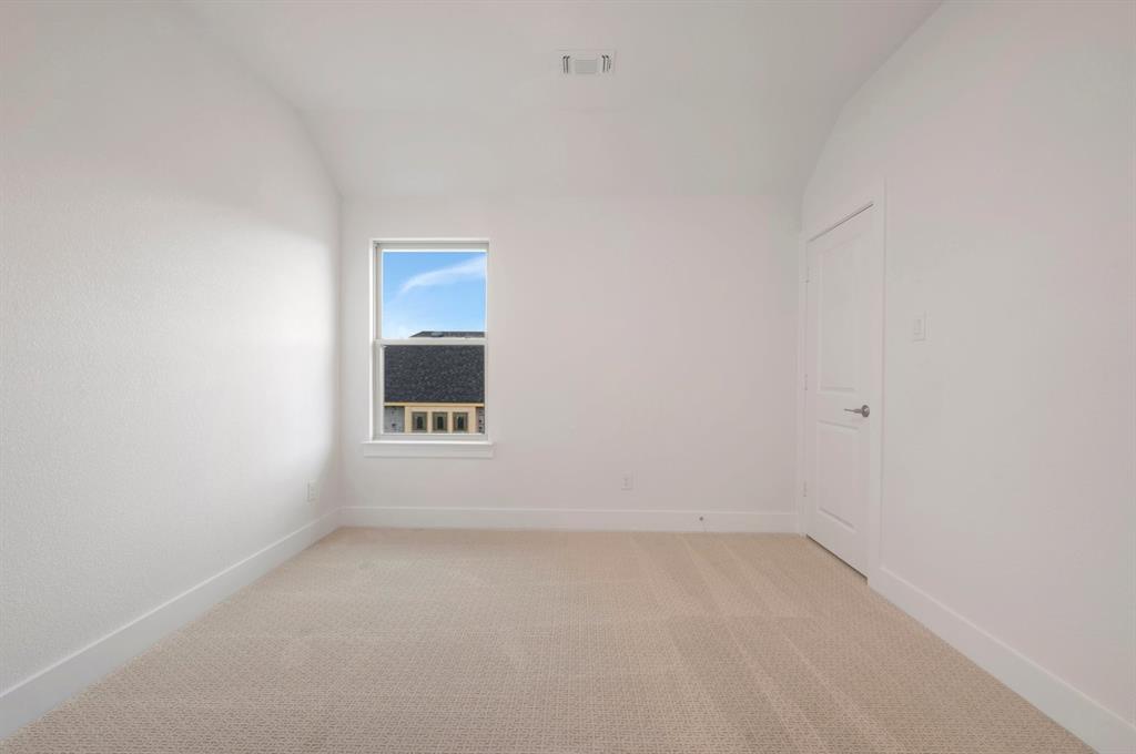 11621 Edgewood Drive Property Photo 25