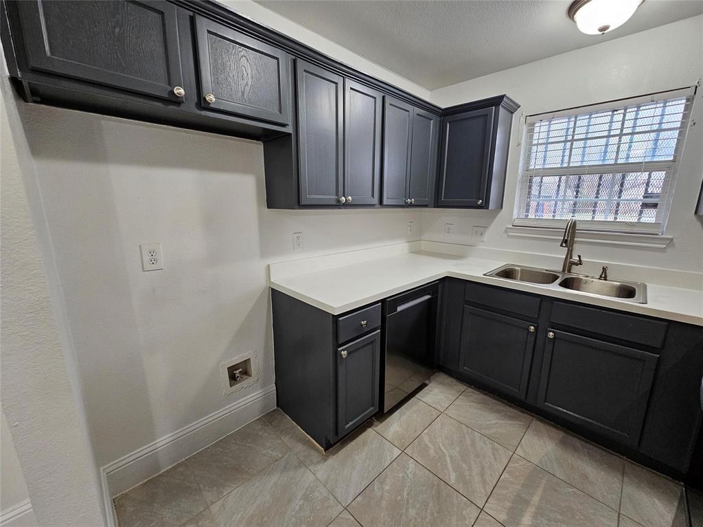 1615 Herald Street 1613 Property Photo 10