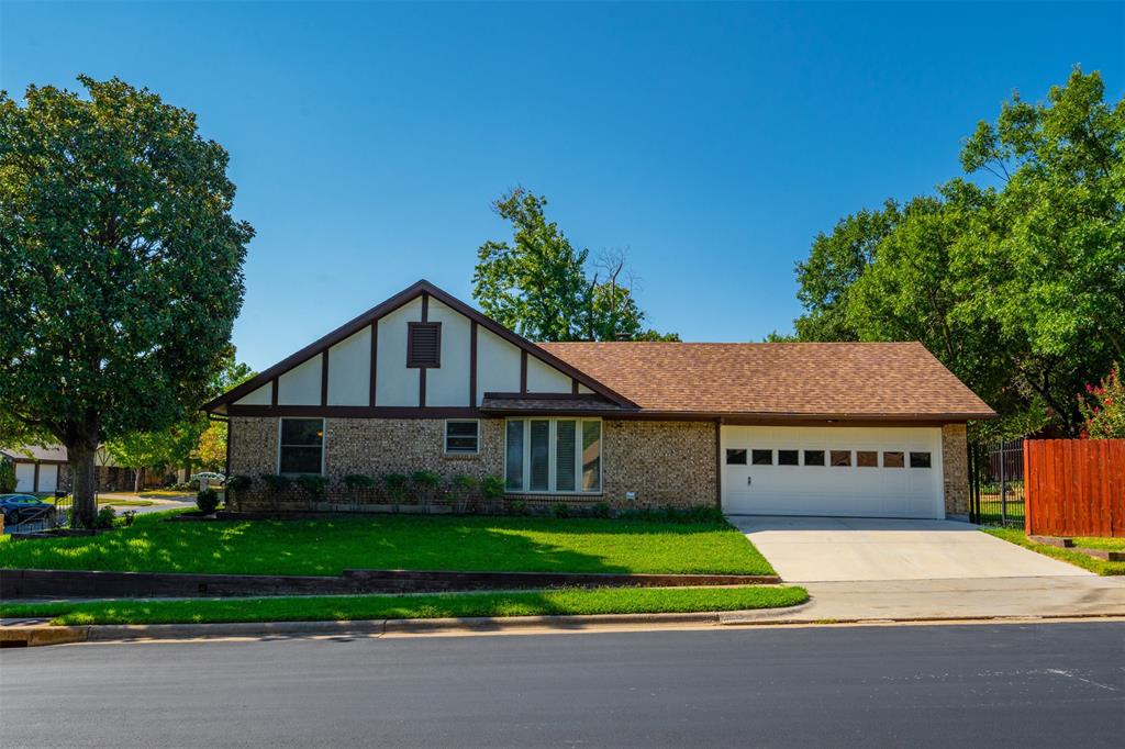 3824 Fox Hollow Drive Property Photo 5