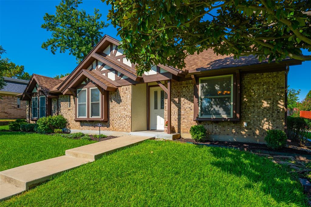 3824 Fox Hollow Drive Property Photo 6