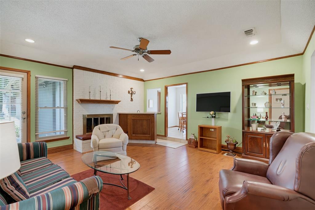3824 Fox Hollow Drive Property Photo 9